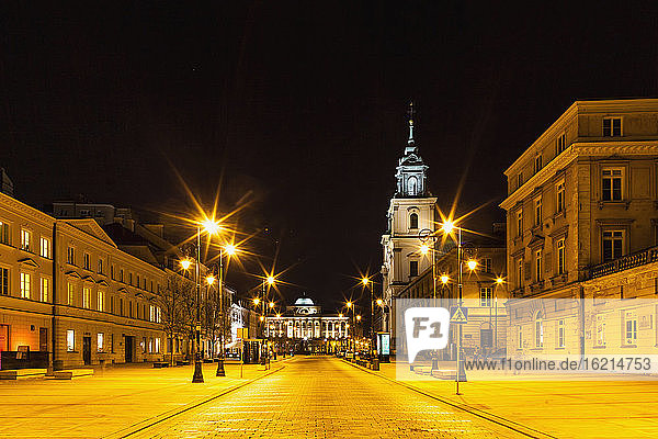 Polen  Warschau  Krakowskie Przedmiescie Straße bei Nacht