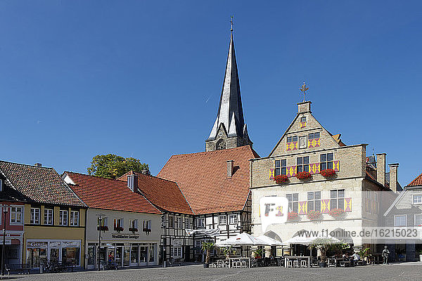 Germany  North Rhine Westphalia  Marktplatz with city hall and church of Saint Christophorus