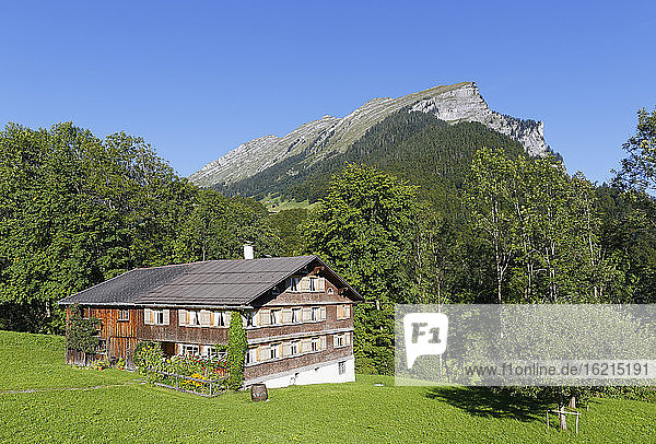 Österreich  Vorarlberg  Blick auf das Bregenzerwaldhaus im Argenzipfel im Bregenzerwald