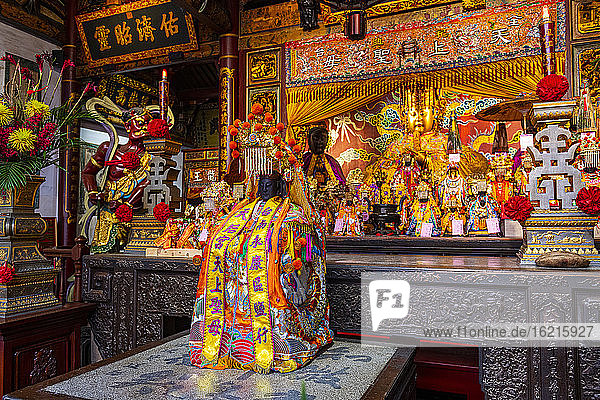 Taiwan  Tainan  Altar im Großen Mazu-Tempel