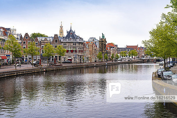 Niederlande  Nordholland  Haarlem  Binnen Sparne Kanal