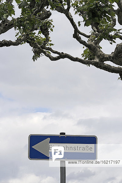 Straßenschild Einbahnstraße