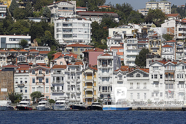 Türkei  Istanbul  Villen am Ufer des Bosporus