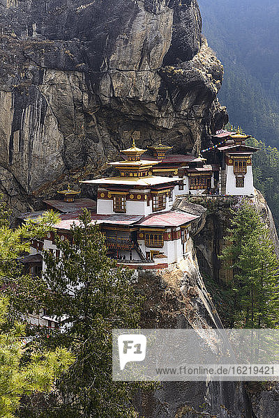 Bhutan  Blick auf den Tigernest-Tempel in Paro