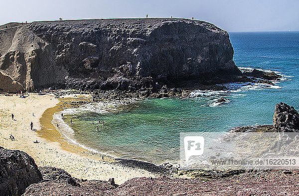 Spanien  Kanarische Inseln  Insel Lanzarote  Strand der Bucht