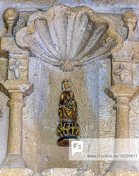 Spanien  Rioja  Briones mittelalterliches Dorf (schönstes Dorf Spaniens)  Santa Kloster Maria de la Estrella  gotischer Kreuzgang (Jakobsweg)
