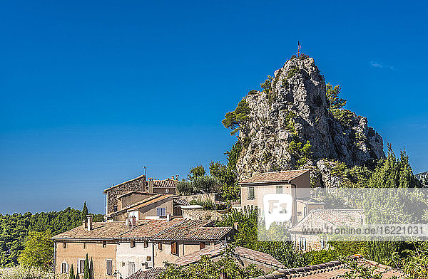 Frankreich  Provence  Vaucluse  Dentelles de Montmirail  La Roque Alric