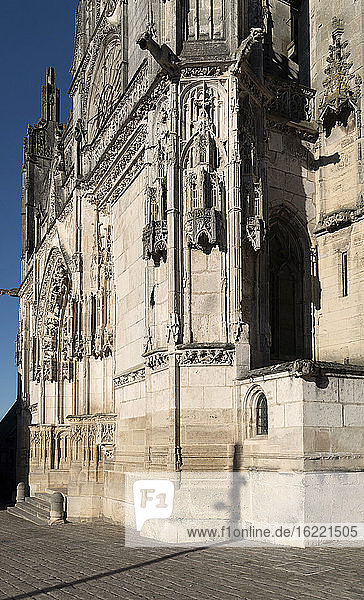 Europa  Frankreich  Bourgogne Franche Comte  Nievre  Clamecy  Fassade der Kirche St. Martin