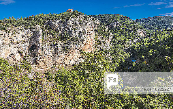 Spanien  Autonome Gemeinschaft Kastilien-La Mancha  Provinz Cuenca  Nationalpark Serrania de Cuenca  Schlucht des Flusses Jucar vom Ventano del Diablo aus gesehen