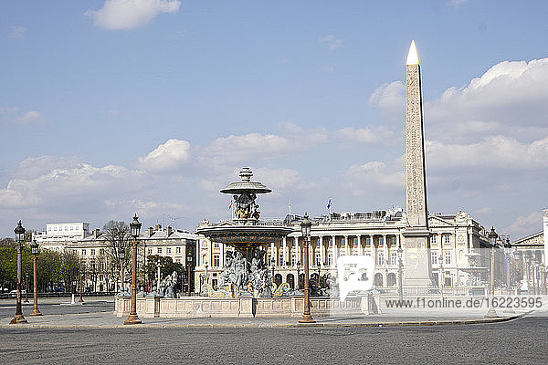 Frankreich Paris  8. Arrondissement 20/03/20. Kein Verkehr auf dem leeren Place de la Concorde  aufgrund der von der französischen Regierung beschlossenen Eindämmungspflicht zur Bekämpfung der Epidemie.