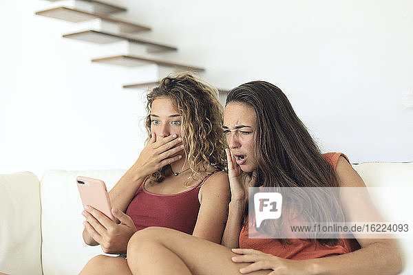 Mädchen im Teenageralter und soziale Medien