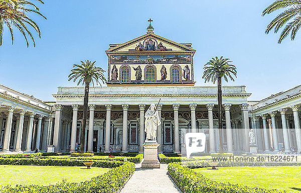 Italien  Rom  Basilika St. Paul vor den Mauern (4.-19. Jahrhundert)  Atrium und Säulengang