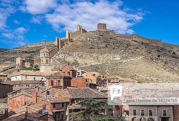 Spanien  Autonome Gemeinschaft Aragonien  Provinz Teruel  Mauern und Häuser des Dorfes Albarracin (Schönstes Dorf Spaniens)
