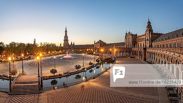 View over the illuminated Plaza de España at evening light  Sevilla  Andalusia  Spain  Europe