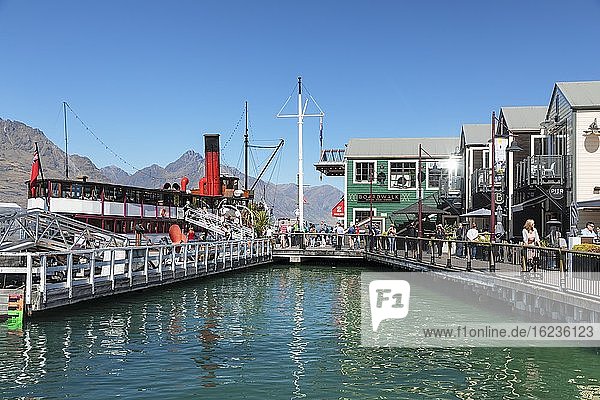 Historic steamer Earnslaw at the pier  Queenstown  Otago  South Island  New Zealand  Oceania