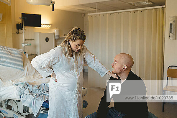 Pregnant woman with partner in delivery room