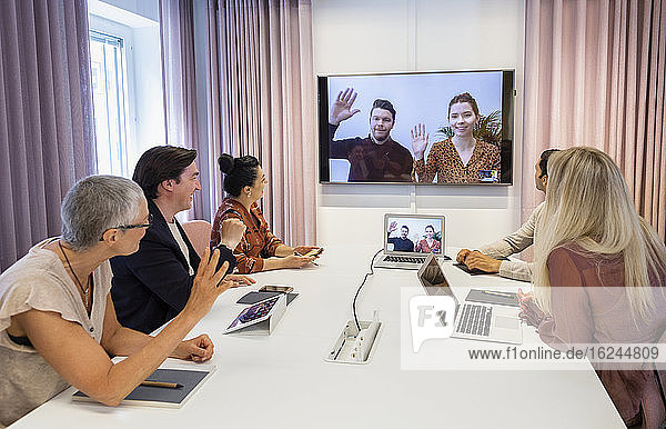 Personen während einer Videokonferenz