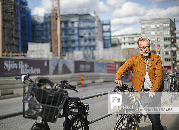 Mature man with bicycle