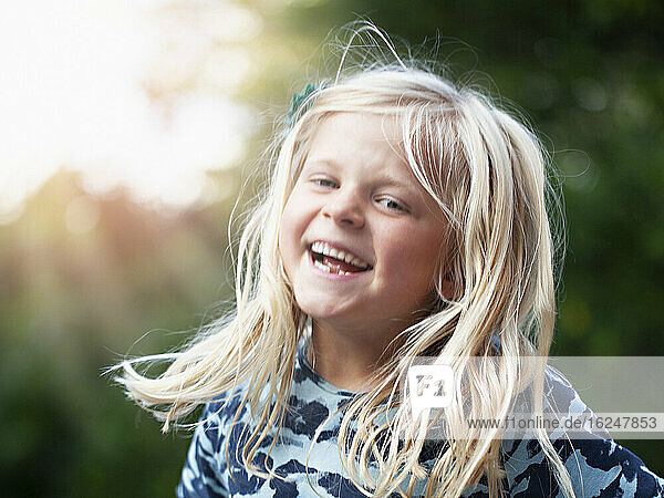 Porträt eines glücklichen Mädchens