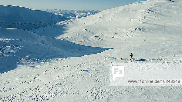 Skifahrer in den Bergen