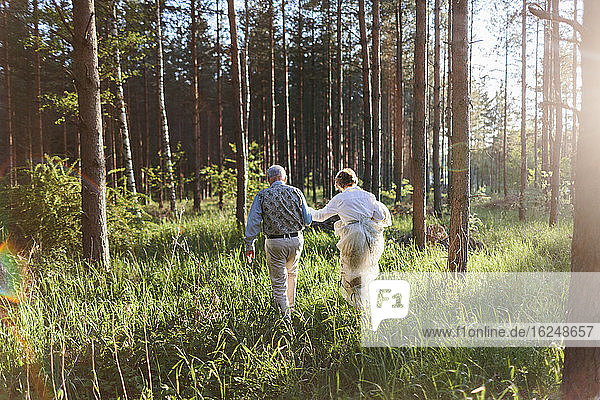 Ehepaar im Wald