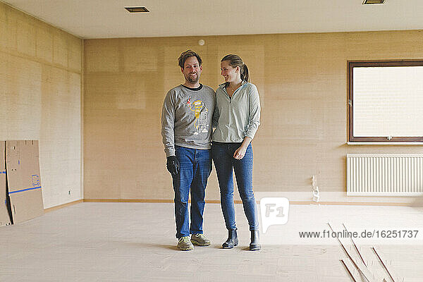 Ehepaar renoviert sein neues Haus