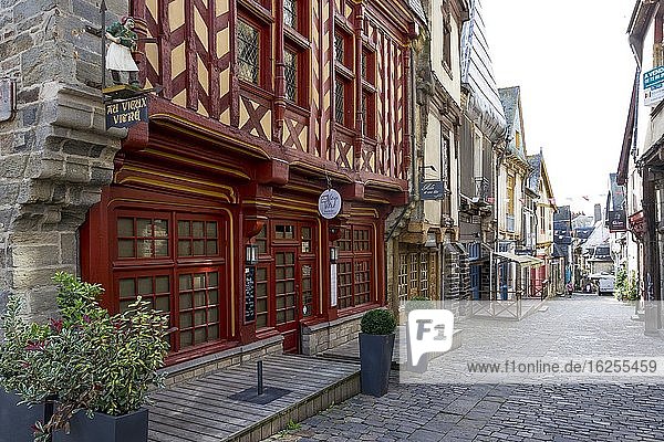 Mittelalterliche Stadt mit Fachwerkhäuser  Vitré  Bretagne  Frankreich  Europa