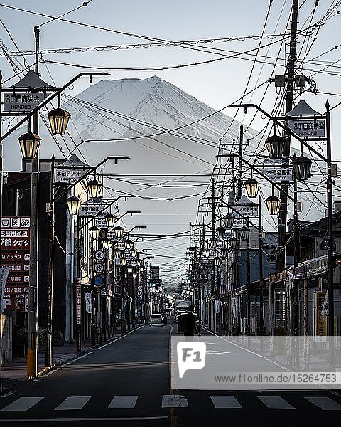Road leading to Mount Fuji  Fujiyoshida-Shi-Shi  Japan  Asia