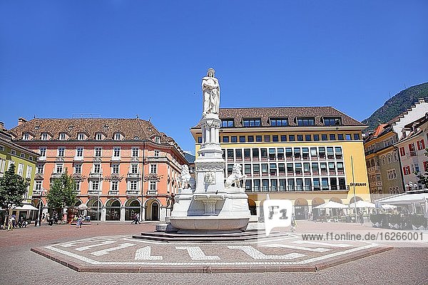 Denkmal Walter von der Vogelweide  Walterplatz  Bozen  Bolzonaro  Südtirol  Italien  Europa
