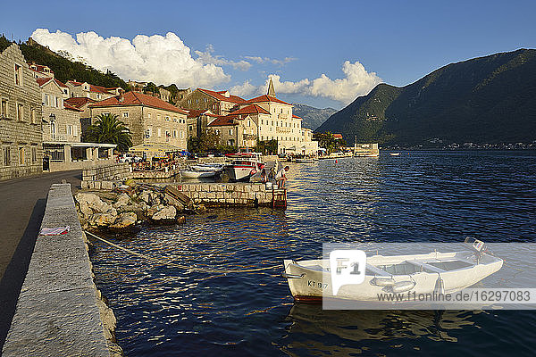 Montenegro  Crna Gora  Perast an der Bucht von Kotor