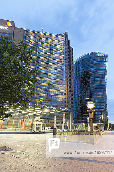 Germany  Berlin  high-rise buildings of Renzo Piano and Hans Kollhoff and Deutsche Bahn Tower at Potsdam Square