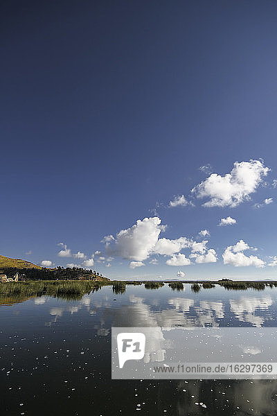 Südamerika  Peru  Puno  Titicacasee  Wasserspiegelung