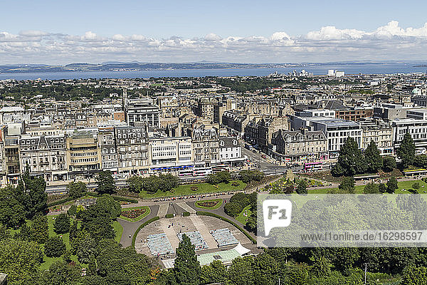 Großbritannien  Schottland  Blick von Edinburgh Castle auf Edinburgh City