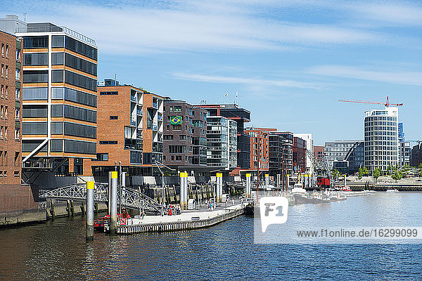 Deutschland  Hamburg  HafenCity  Blick auf den Sandtorkai