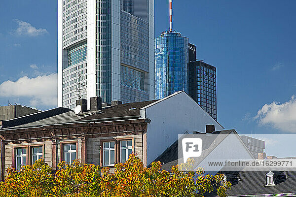 Germany  Hesse  Frankfurt am Main  residential houses  behind Commerzbank Tower