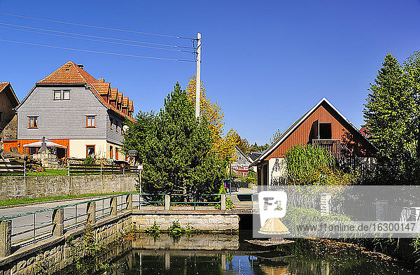 Deutschland  Sachsen  Hinterhermsdorf  Häuser am Teich