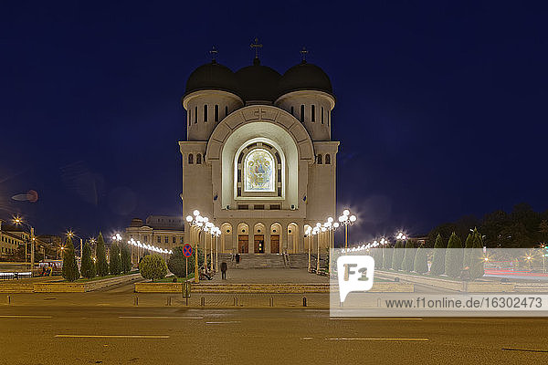 Rumänien  Crisana  Arad  Orthodoxe Kathedrale bei Nacht