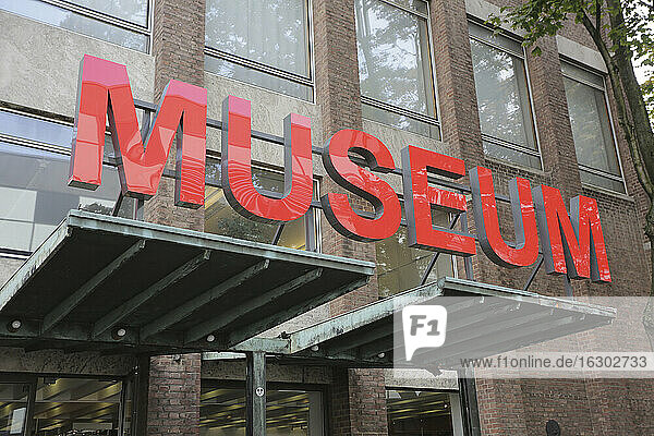 Deutschland  Nordrhein-Westfalen  Köln  Eingang des Museums für Angewandte Kunst