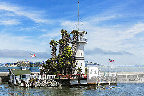 USA  Kalifornien  San Francisco  Leuchtturm auf Forbes Island
