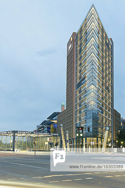 Germany  Berlin  reconstructed historic traffic light in front of facade high-rise building at Potsdam Square