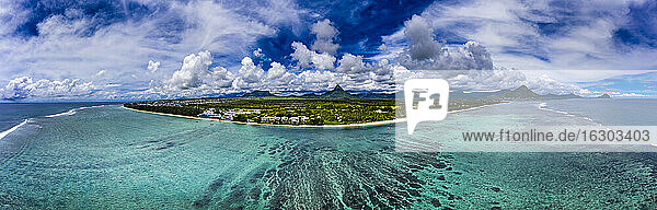 Mauritius  Black River  Flic-en-Flac  Hubschrauber-Panorama der Insel im Indischen Ozean im Sommer
