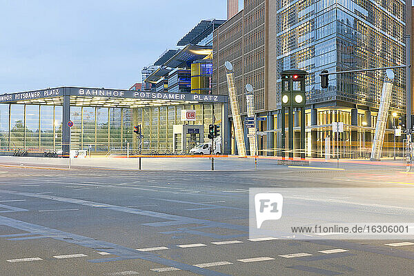 Germany  Berlin  empty street at Potsdam Square