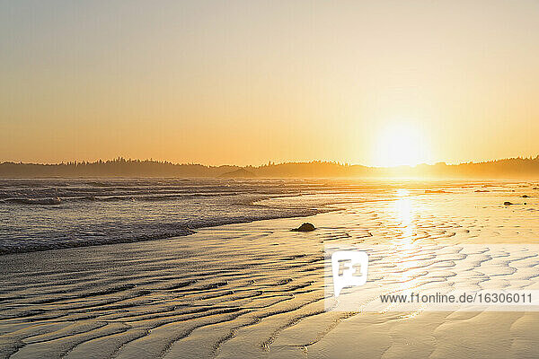Kanada  Britisch-Kolumbien  Vancouver Island  Pacific Rim National Park Reserve of Canada  Long Beach bei Sonnenaufgang