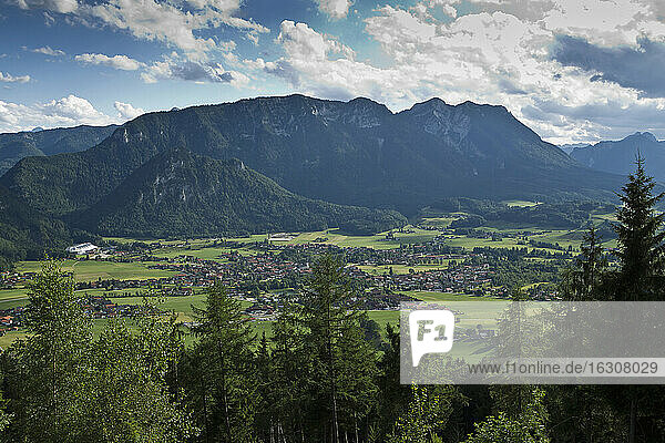 Deutschland  Bayern  Chiemgau  Blick auf Inzell