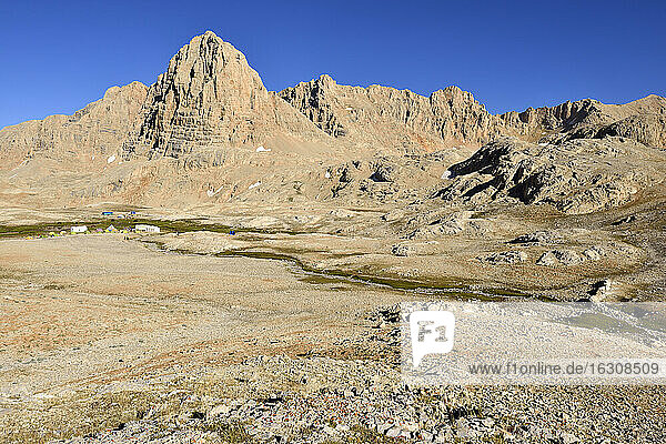 Türkei  Anti-Taurus-Gebirge  Aladaglar-Nationalpark  Yedigoeller-Hochebene  Zeltlager unterhalb des Direktas-Berges