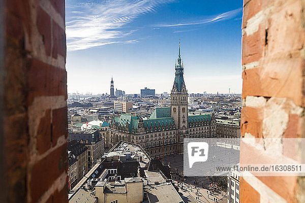 Deutschland  Hamburg  Stadtbild von St. Petri Kirche mit Rathaus