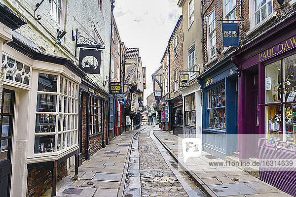 The Shambles  eine erhaltene mittelalterliche Straße in York  North Yorkshire  England  Vereinigtes Königreich  Europa