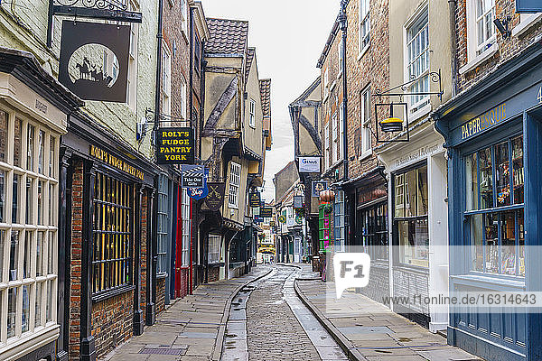 The Shambles  eine erhaltene mittelalterliche Straße in York  North Yorkshire  England  Vereinigtes Königreich  Europa