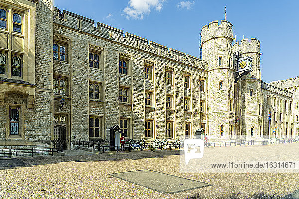 Wächterinnen im Jewel House  The Tower of London  UNESCO-Weltkulturerbe  London  England  Vereinigtes Königreich  Europa