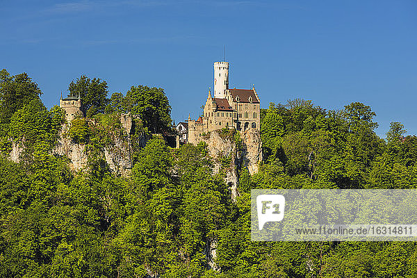 Schloss Lichtenstein  bei Reutlingen  Schwäbische Alb  Baden-Württemberg  Deutschland  Europa